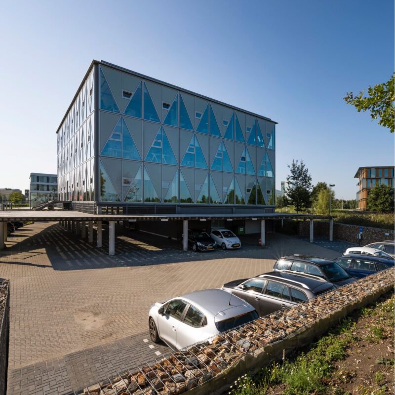Buiten aanzicht van advies en ingenieursbureau RPS kantoor in Utrecht